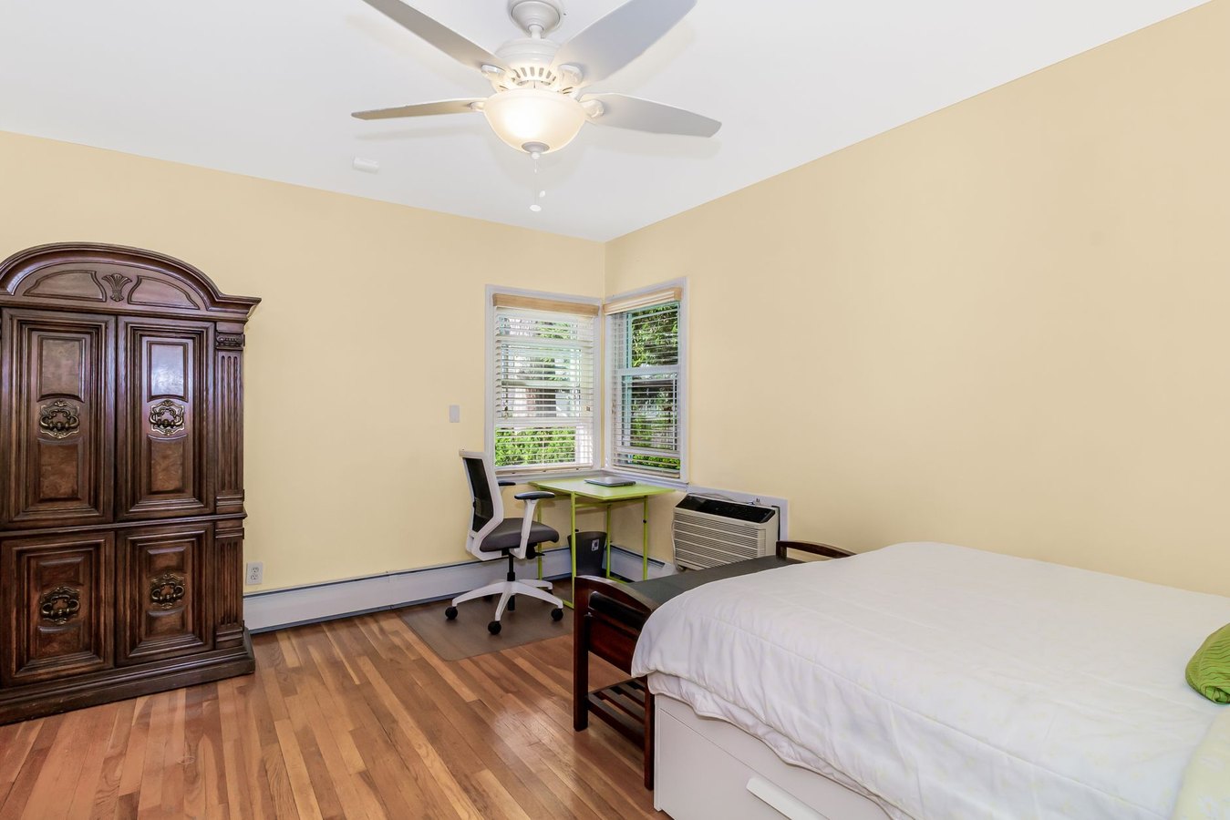 Open-Plan Divider Wall